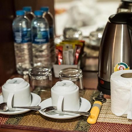 Hemingway'S Hotel Patong Екстер'єр фото