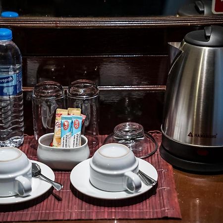 Hemingway'S Hotel Patong Екстер'єр фото