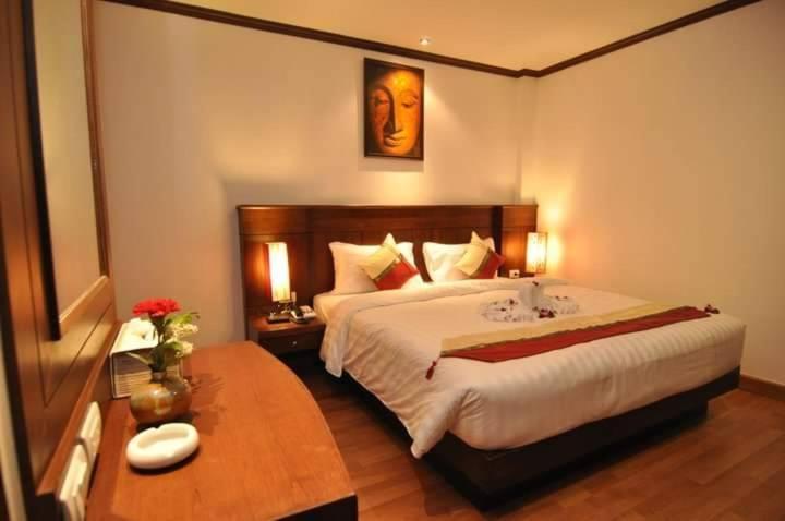 Hemingway'S Hotel Patong Екстер'єр фото