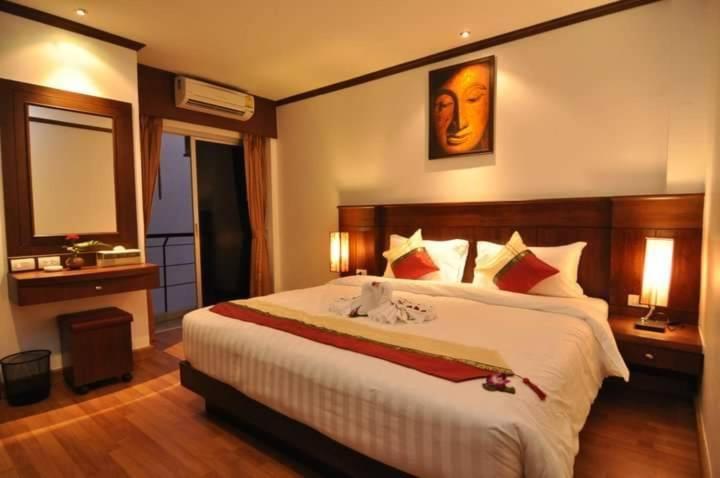 Hemingway'S Hotel Patong Екстер'єр фото