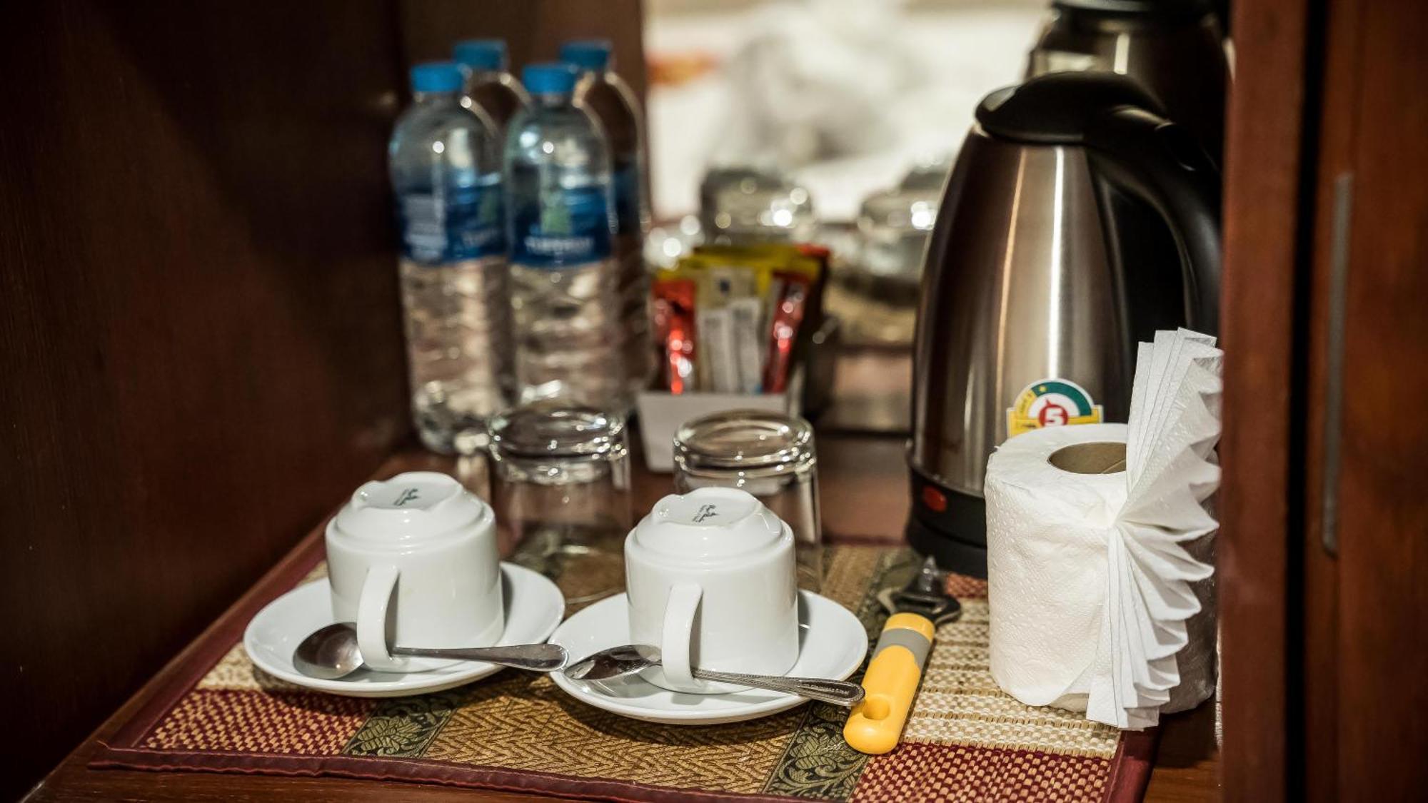 Hemingway'S Hotel Patong Екстер'єр фото