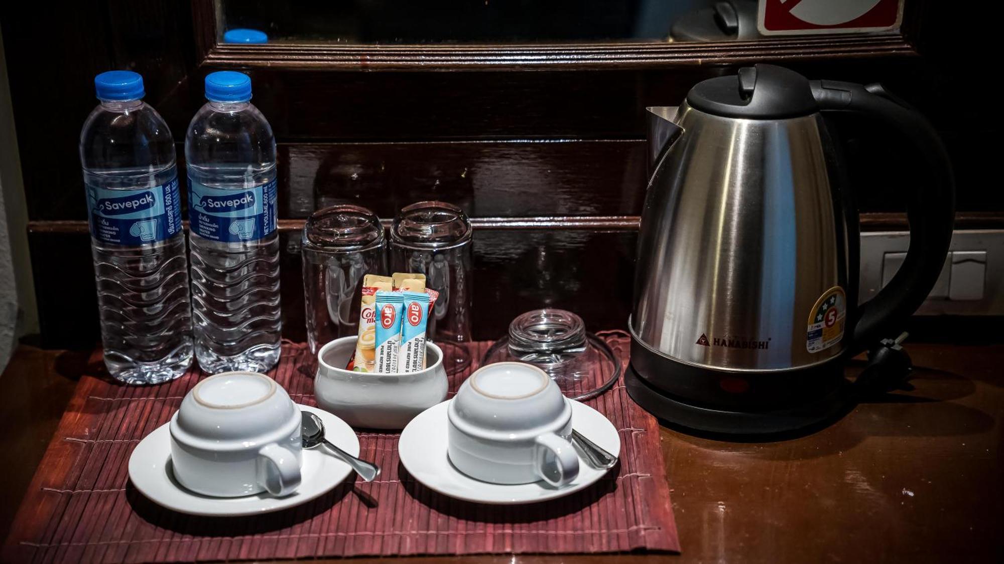 Hemingway'S Hotel Patong Екстер'єр фото